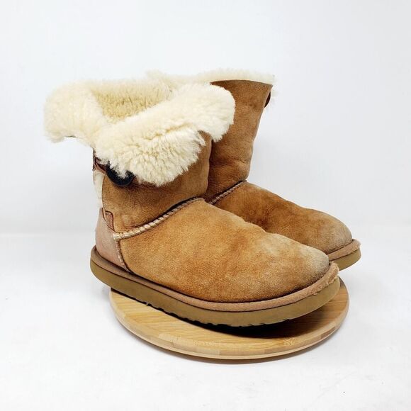 UGG Bailey II Boots Womens 7 Brown Suede‎ Sheepskin Winter Button Classic Shoes - Picture 6 of 11